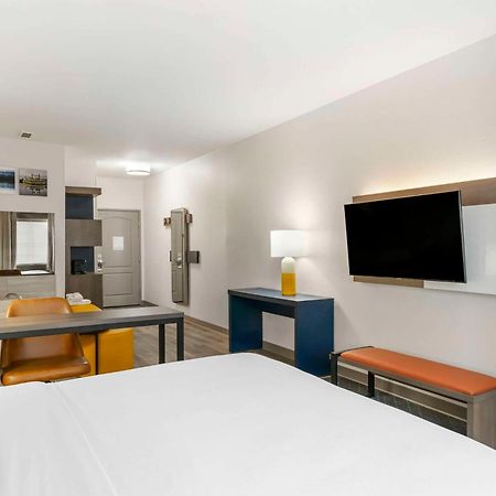 Comfort Suites Элджин Экстерьер фото